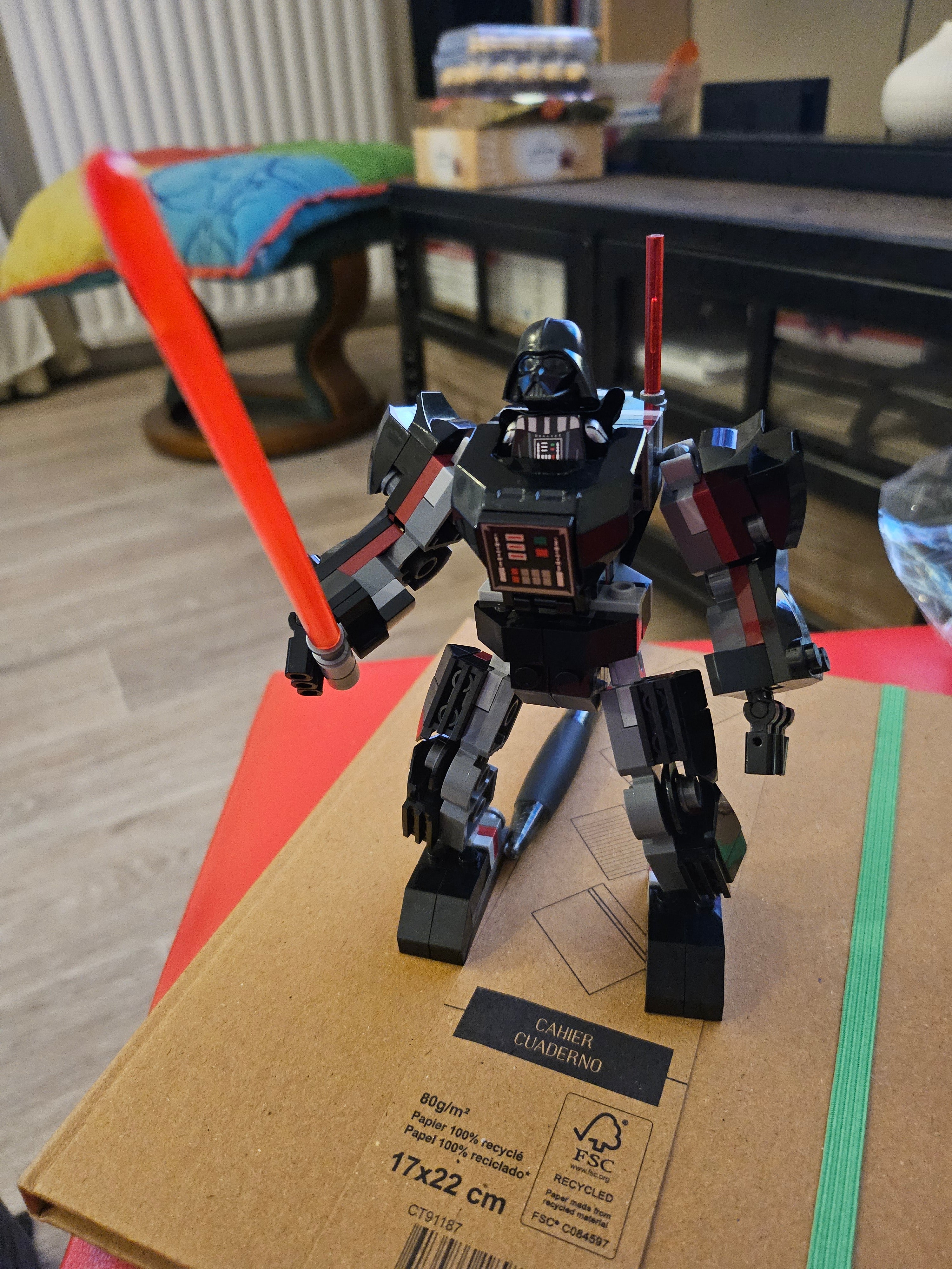 DARK VADOR (ROBOT ET FIGURINE AVEC NOTICE ) COMPATIBLE AVEC LES BRICKS LEGO