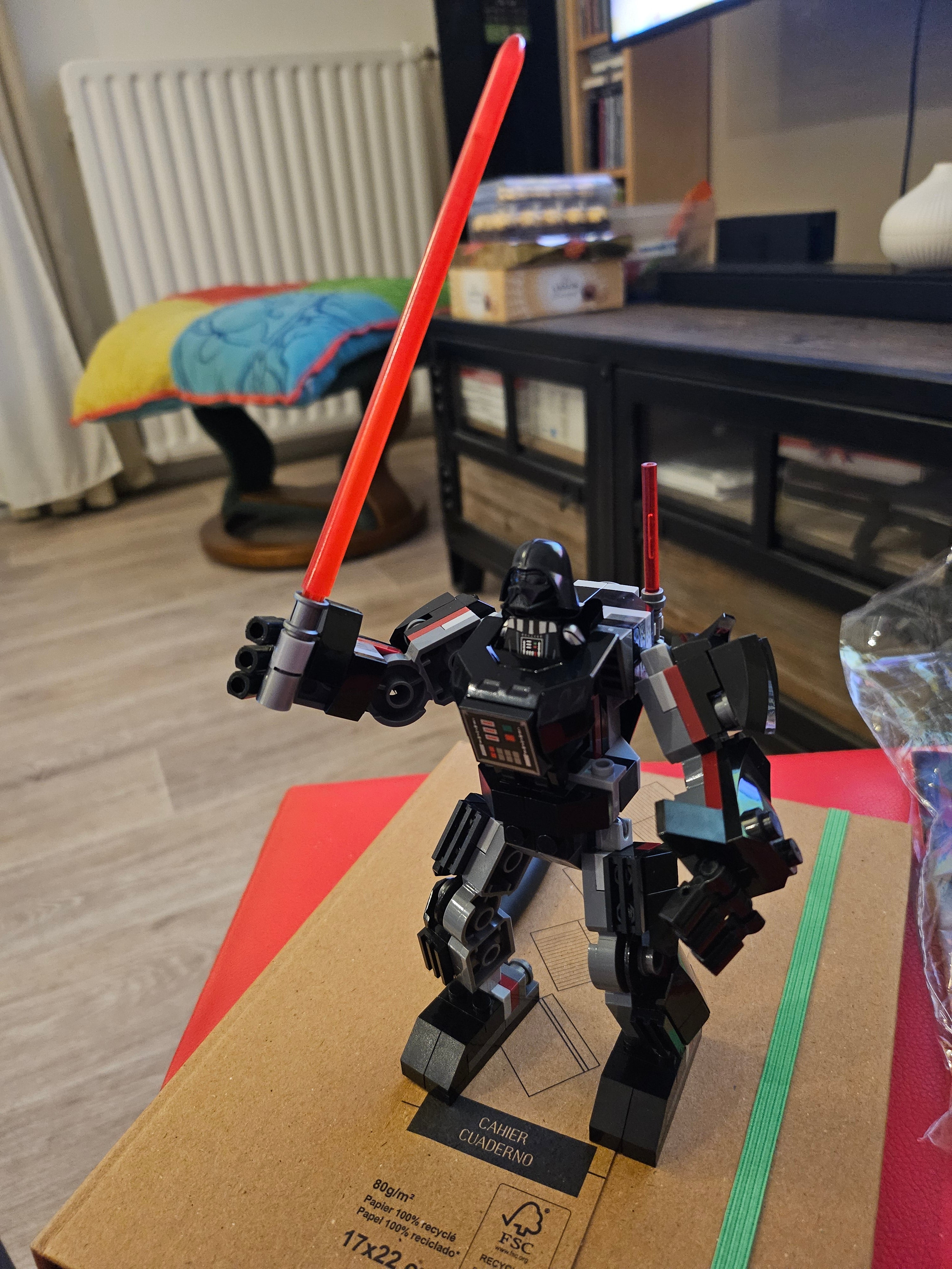 DARK VADOR (ROBOT ET FIGURINE AVEC NOTICE ) COMPATIBLE AVEC LES BRICKS LEGO