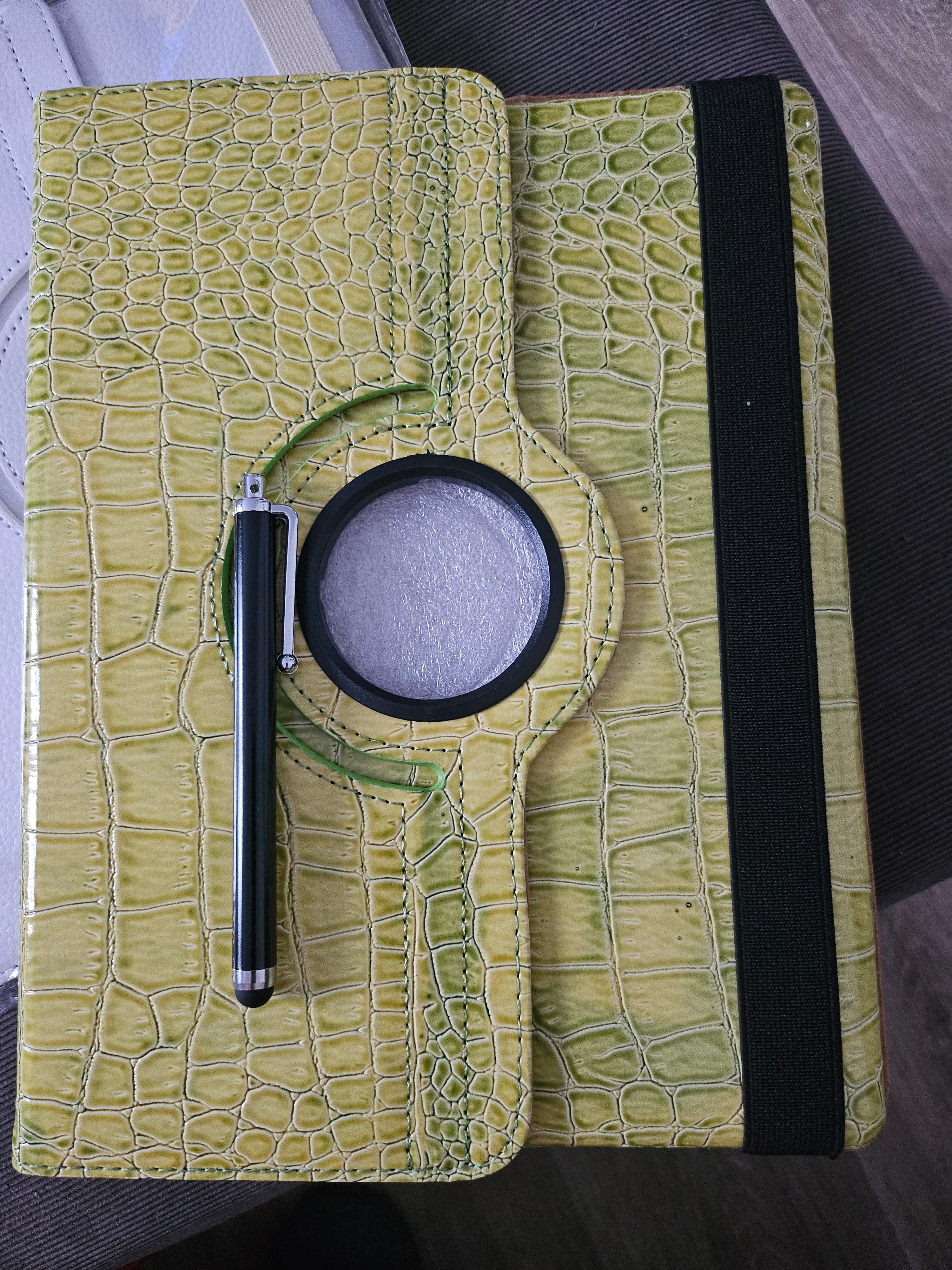 PROTECTION IPAD 2.3.4 EN IMITATION PEAU DE CROCODILE COULEUR VERT + 1 STYLET